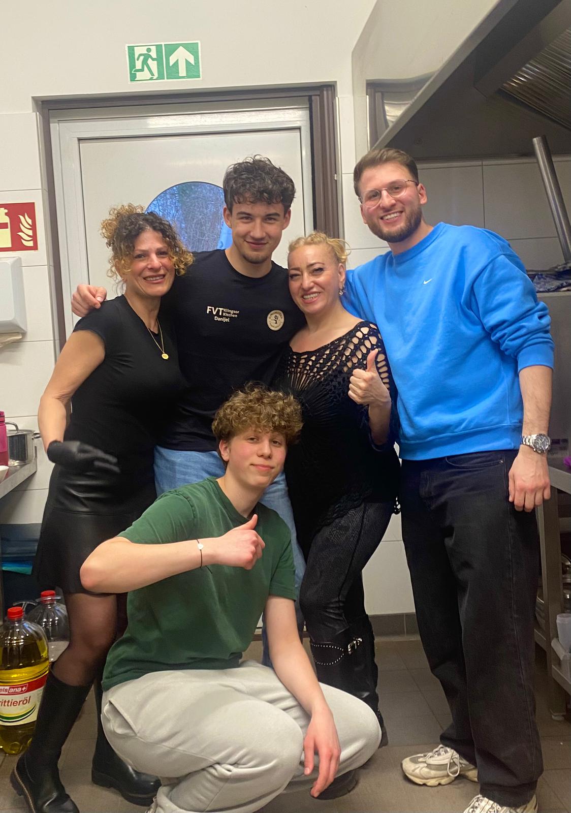 Küche & Team bei der Zubereitung